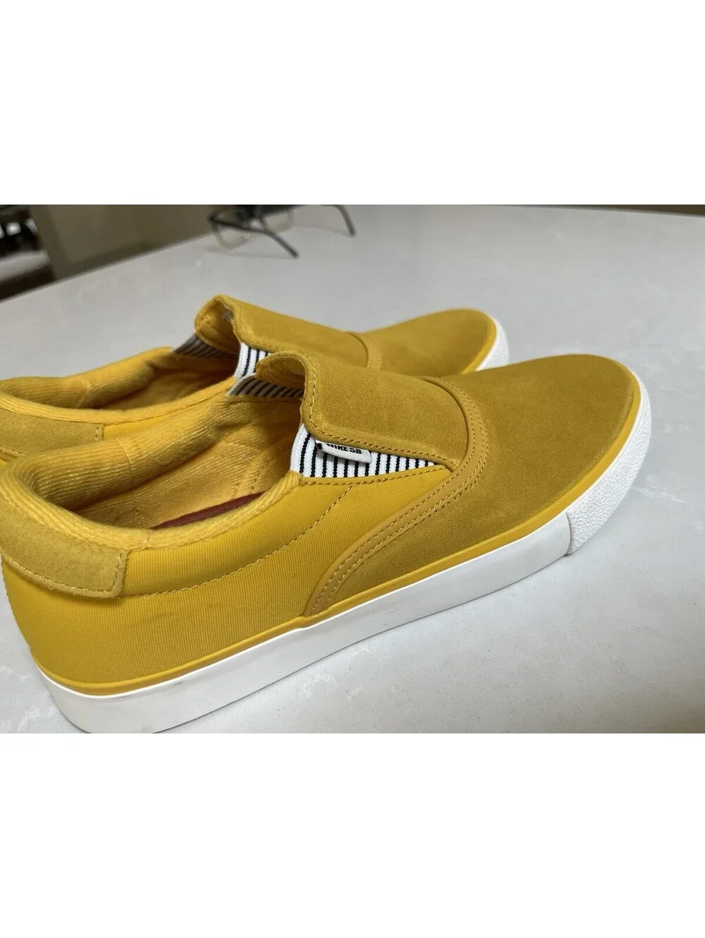 Nike Men's SB Zoom Verona Slip PRM Sulfur Sail Size 7.5 Shoes